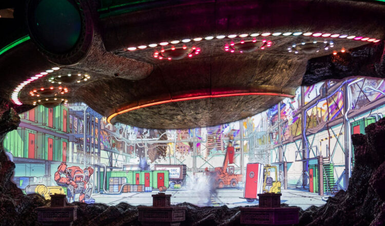 Entertainment exhibit of alien spaceship crash-landing that utilizes BrightSign player technology
